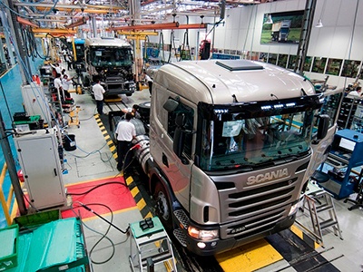 Aplazan tres años el libre comercio de vehículos pesados México y Brasil